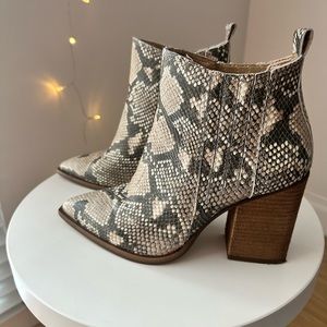 Vince Camuto GABEENA WESTERN BOOTIE - Size 8.5